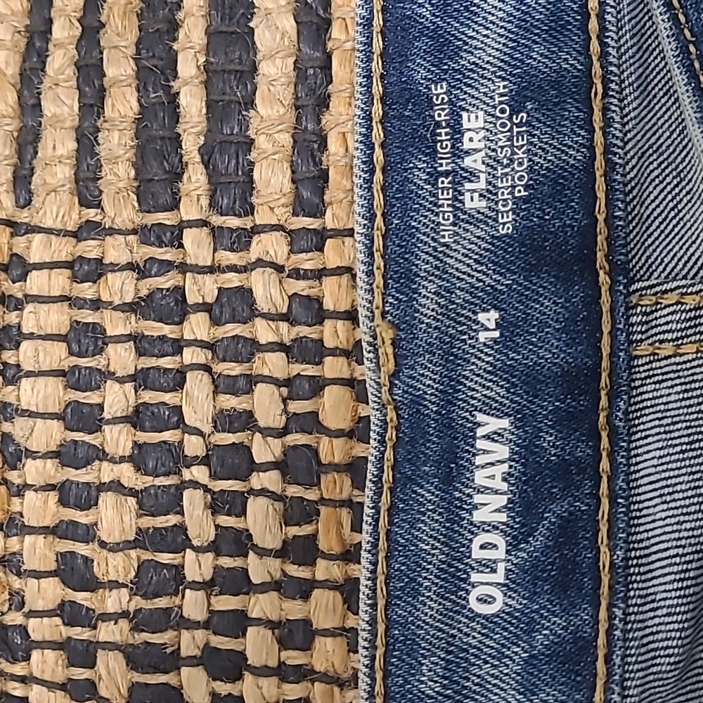 NWT OLD NAVY 'HIGHER HIGH RISE' FLARE JEANS - Picture 4 of 11